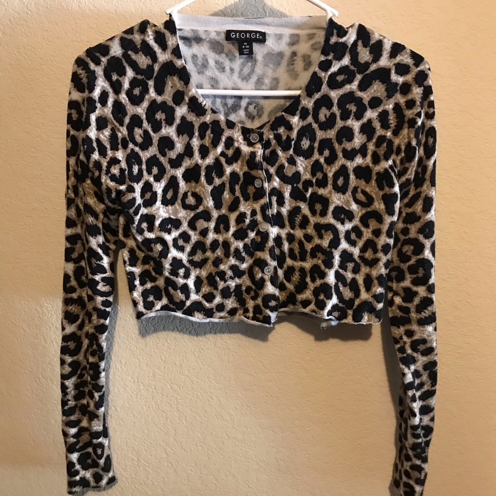 Long sleeve cheetah print button up crop top